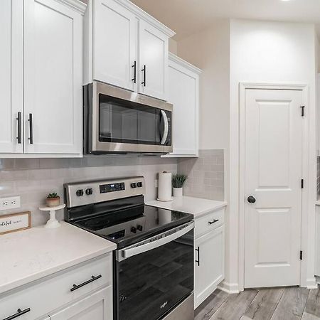 Gorgeous New Townhome/Charlotte! Bagian luar foto