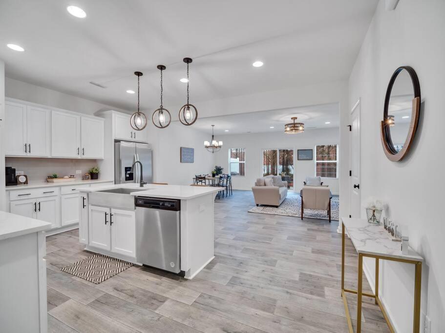 Gorgeous New Townhome/Charlotte! Bagian luar foto