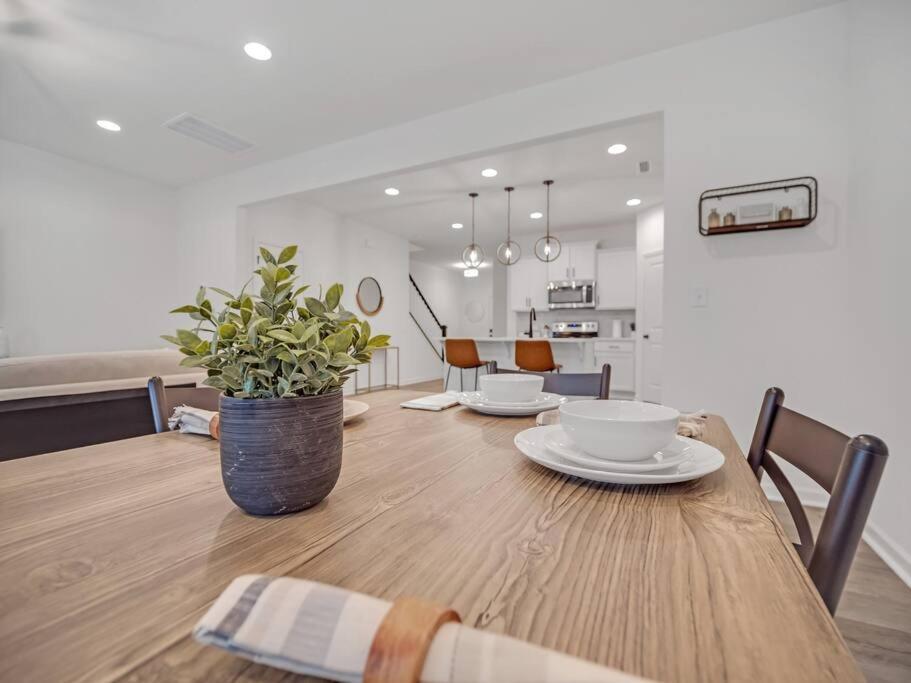 Gorgeous New Townhome/Charlotte! Bagian luar foto