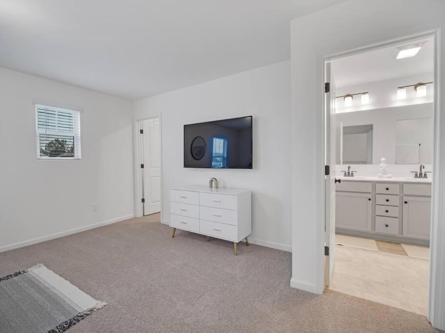 Gorgeous New Townhome/Charlotte! Bagian luar foto