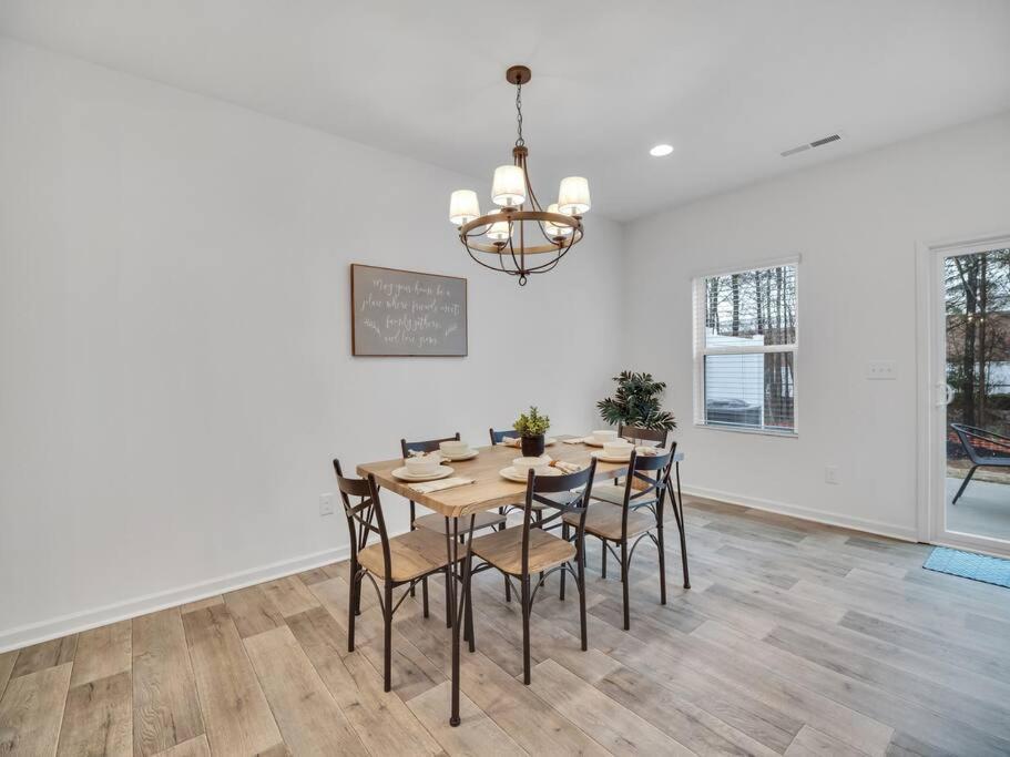 Gorgeous New Townhome/Charlotte! Bagian luar foto