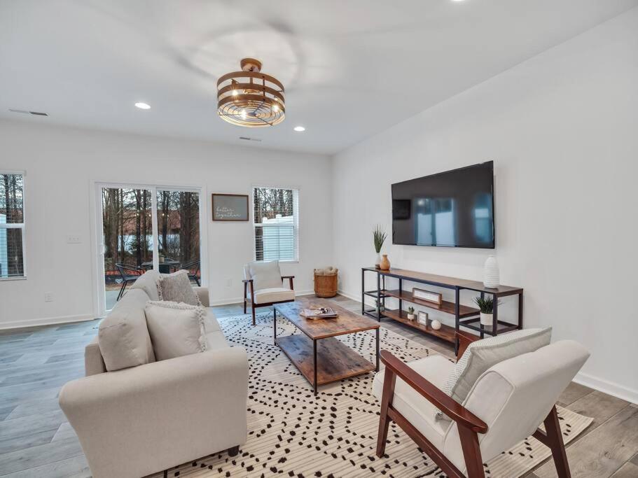 Gorgeous New Townhome/Charlotte! Bagian luar foto
