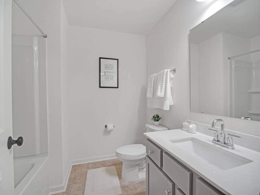 Gorgeous New Townhome/Charlotte! Bagian luar foto