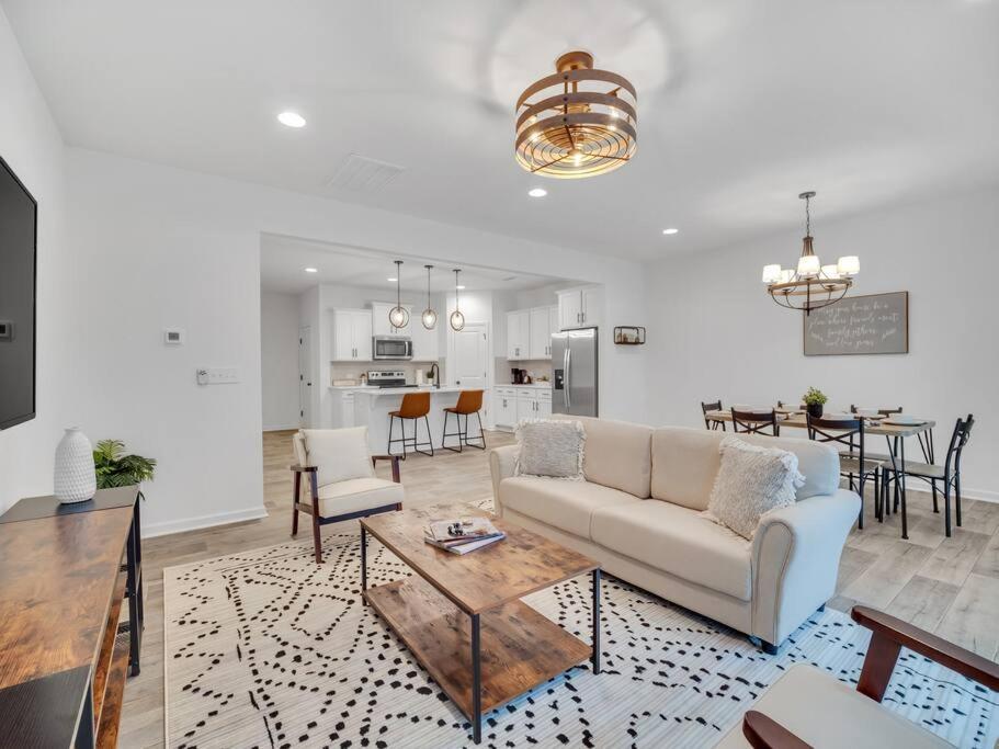 Gorgeous New Townhome/Charlotte! Bagian luar foto