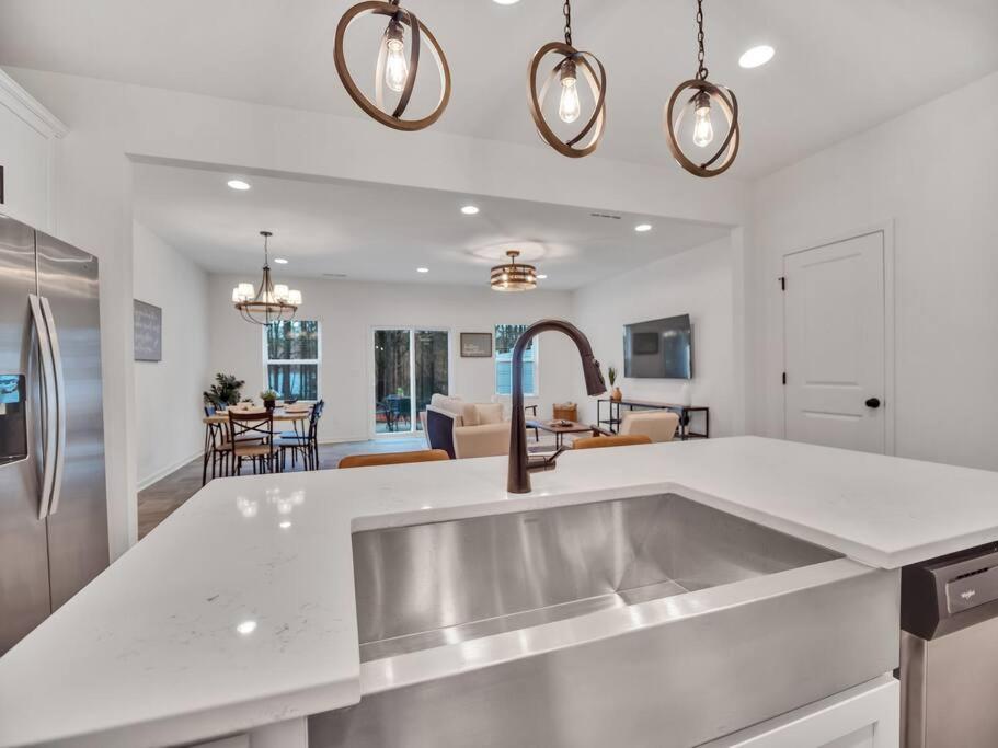 Gorgeous New Townhome/Charlotte! Bagian luar foto